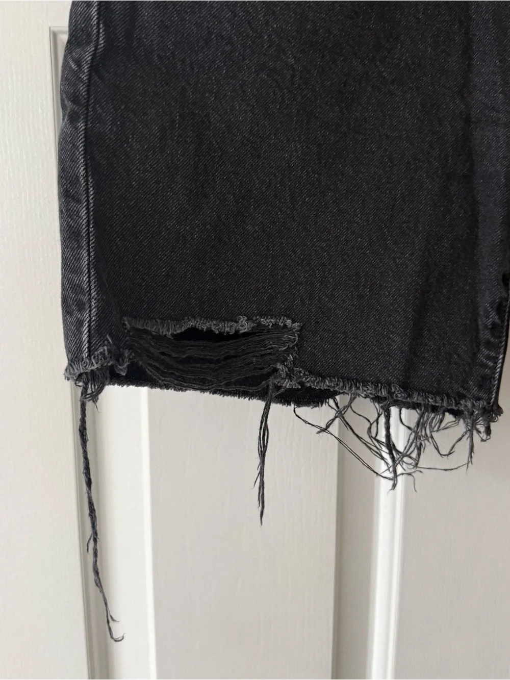 Levi’s 501 Mid-Thigh Denim Short in Black 28